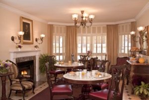 Complimentary Deluxe Continental Breakfast & Evening Wine Reception photo